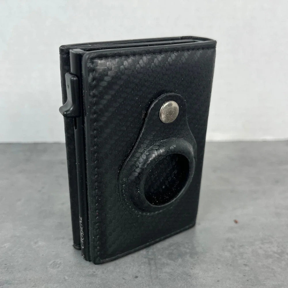 CHIGLN Mens Black Carbon Fiber RFID Blocking Wallet with AirTag Holder